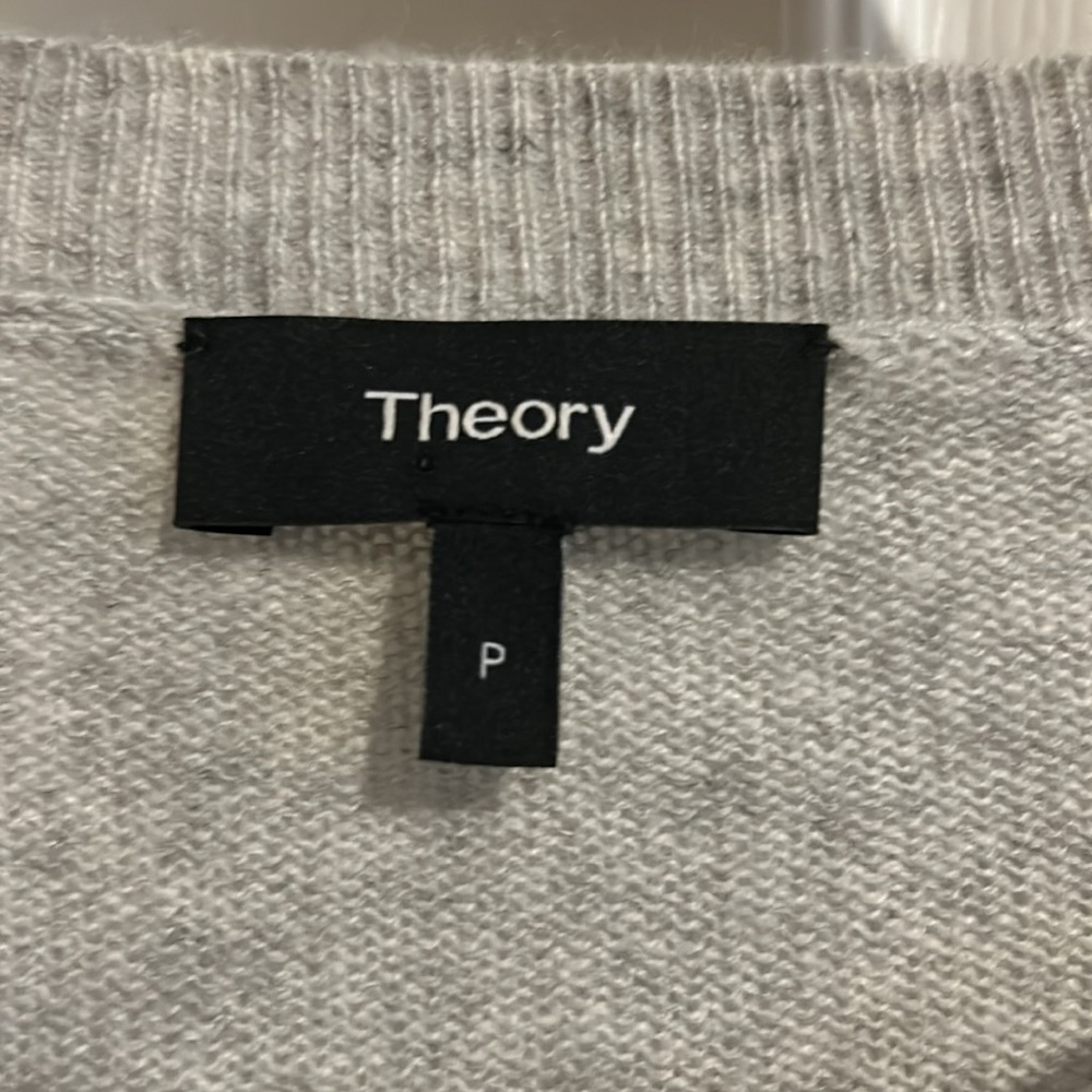 Theory Light Gray Cashmere sweater size XS/P - Picture 2 of 4